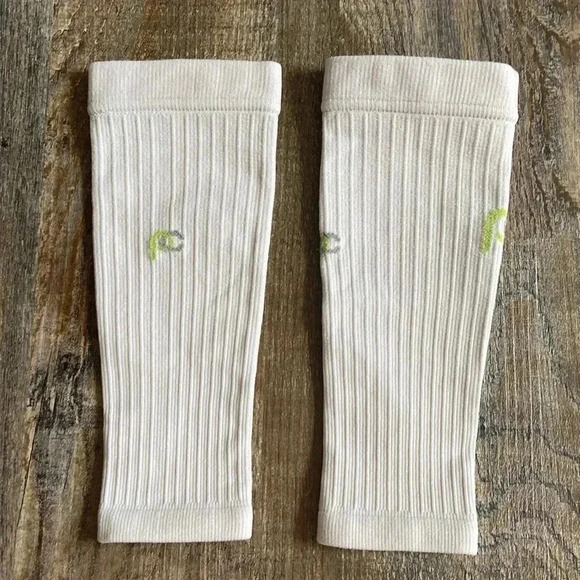 Pro Compression  | White Calf Sleeves - Picture 2 of 5